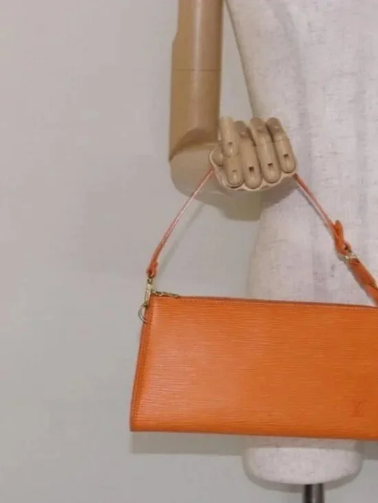 LOUIS VUITTON Epi Pochette Accessoires Pouch Orange Mandarin M5294H Auth 141495A - Picture 15 of 16